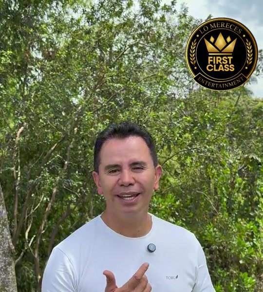 Jhonny Rivera en el material del concierto